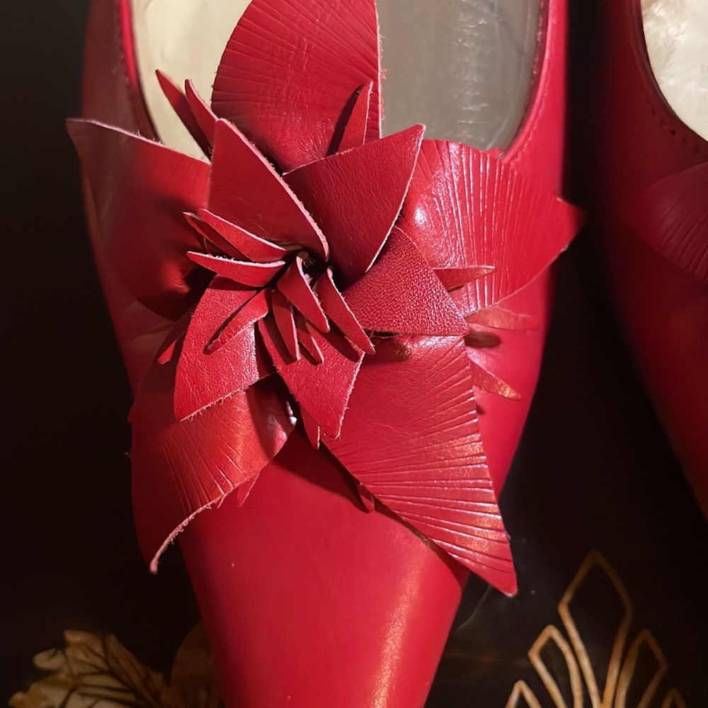 Ursula Mascaro Size 38 US 8 Red Flats Great Condition Flower on top of shoe - Picture 3 of 13